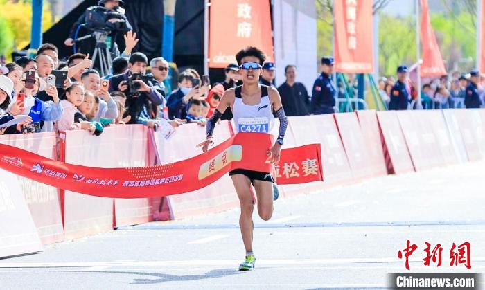 2024延安新区马拉松10000跑者共绘文化赛道