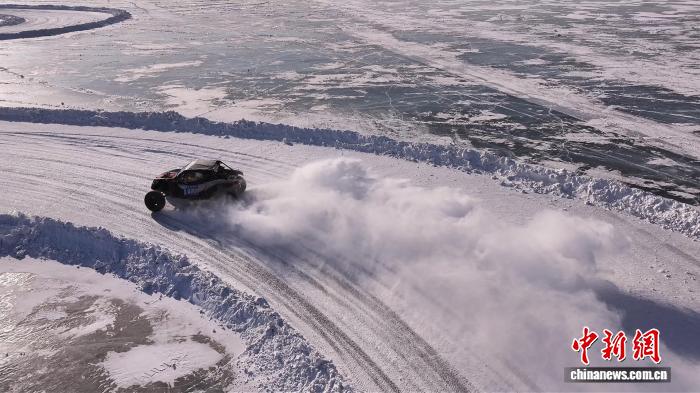 2026中国密山兴凯湖冰雪汽车赛启幕 180辆赛车冰面