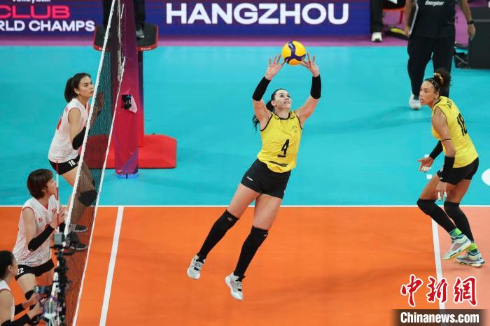 巴西海滩女排直落三局力克越南劲旅