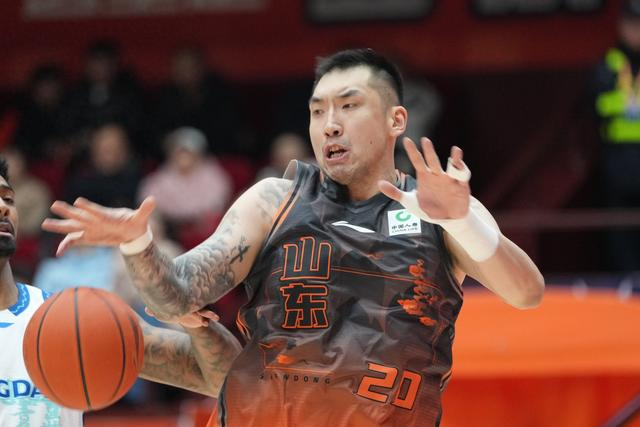 山东男篮核心外援克里斯手指骨裂 将缺席三周冲