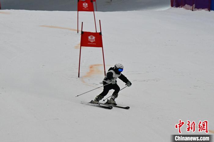 粤港澳大湾区滑雪精英挑战赛广州开赛 350名选手