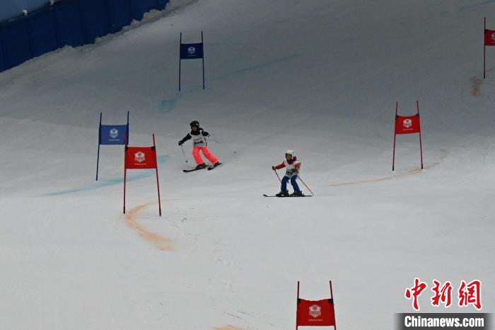 粤港澳大湾区滑雪精英挑战赛广州开赛 350名选手