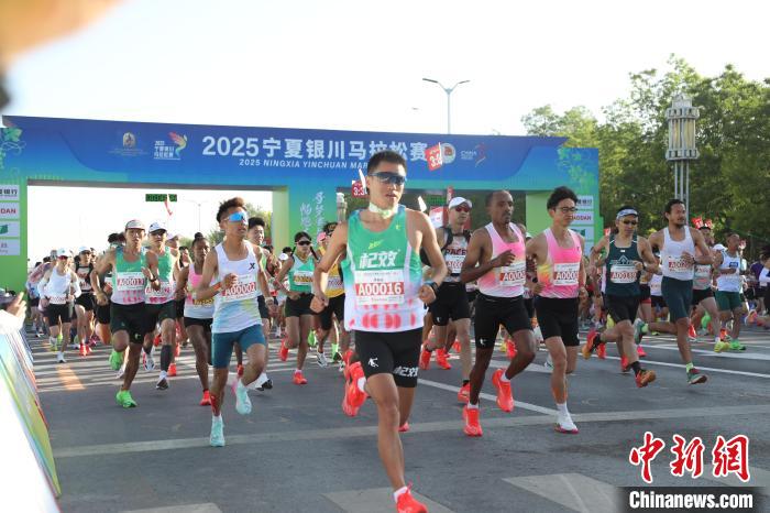 银川马拉松女子组刷新赛会纪录 科技赋能打造全