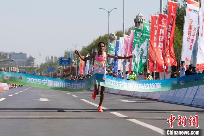 银川马拉松女子组刷新赛会纪录 科技赋能打造全