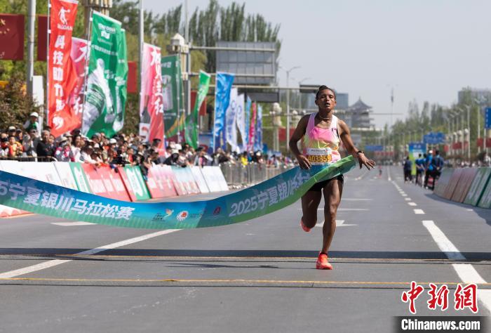 银川马拉松女子组刷新赛会纪录 科技赋能打造全