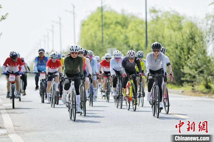 陕西：竞速渭河健身长廊 多地骑手共倡绿色出行